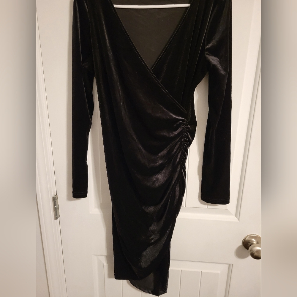 Guberry Vintage Long Sleeve Low Veck Velour Dress Size Medium ❤️